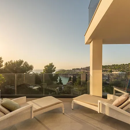 Sunset Apartment *