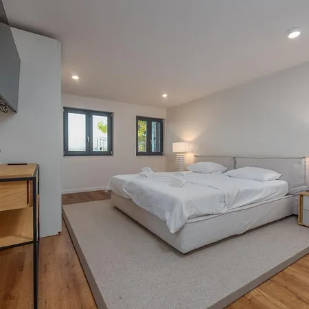 Sunset Apartment *