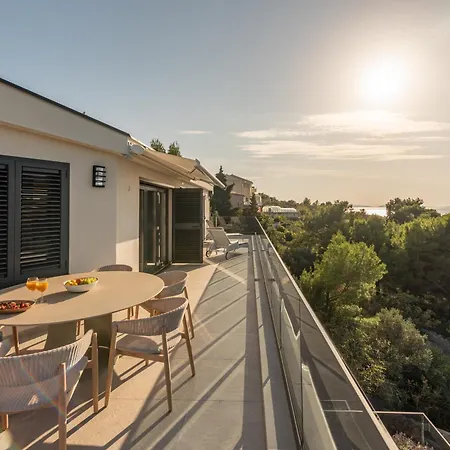 Sunset Apartment *
