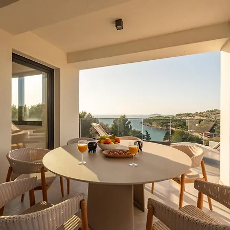 Sunset Apartment *